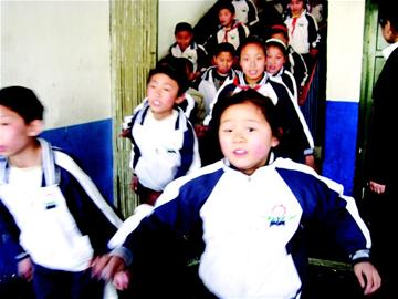 实验逃生演练进校园小学防震天目湖图片