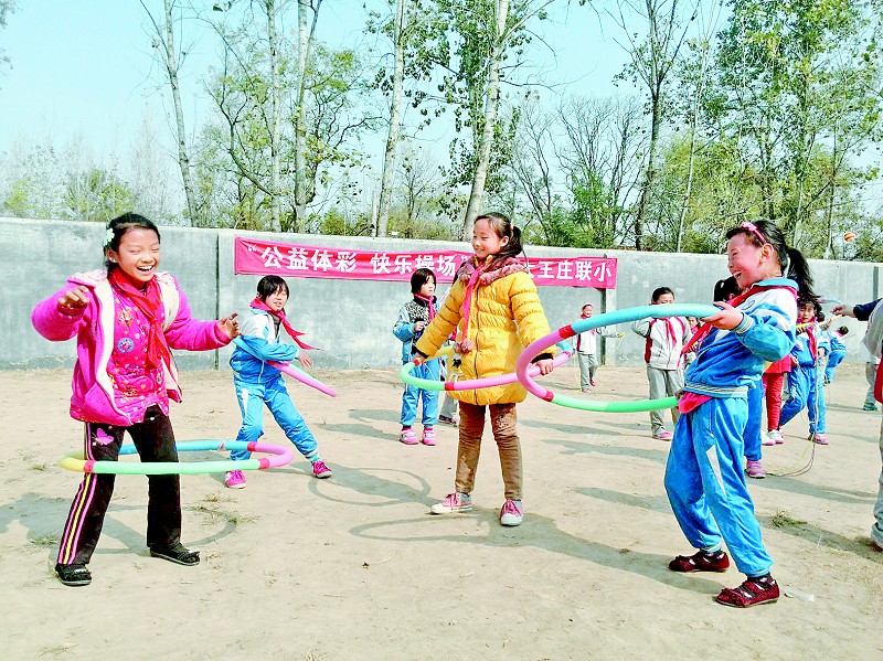 体育器材送给农村中小学