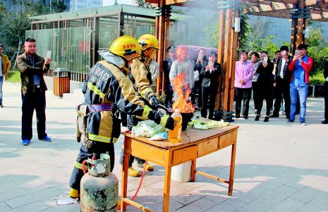 消防“大餐”进社区