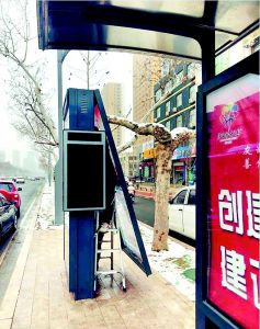 智能公交电子站牌亮相中华路