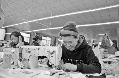 田间到车间 农民成工人