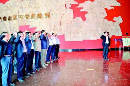 省派“第一书记”加强党性教育