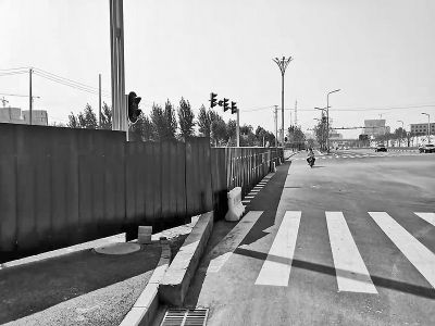 八一路铁路涵洞暂停通行