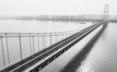 长江上首座双层公路大桥通车