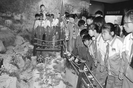 牡丹区中小学生开展清明节祭扫活动