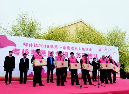 垃圾分得清，奖品“抱不动”