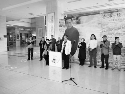 点击放大 “墨展凝香”李寅虎作品展开幕