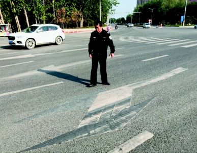 直行？左转？路面标线不清弄晕司机