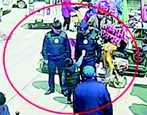 点击放大 5岁娃捡钱上交,收到警察手写奖状