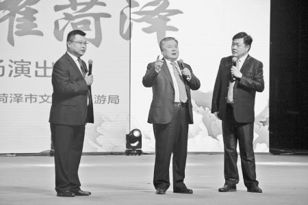 曲艺名家来献艺，欢笑声声满花城