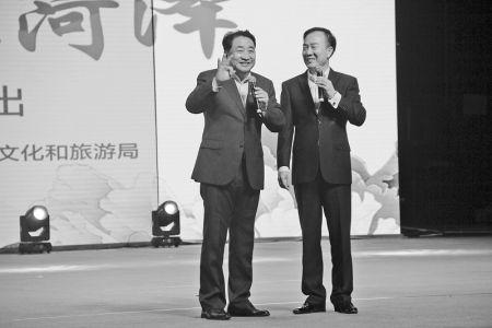 曲艺名家来献艺，欢笑声声满花城