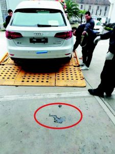 女车主微博捅出“奥迪漏油”4S店告她侵犯名誉权索赔百万元