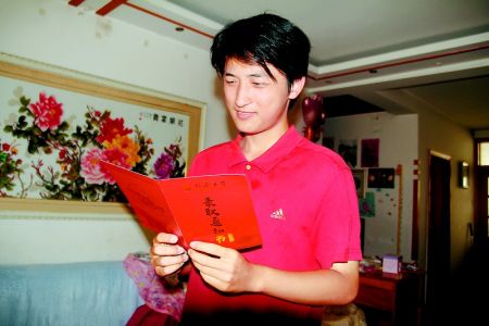 点击放大 大学录取通知书陆续到菏考生务必保持电话畅通