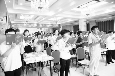 共读一本书 幸福一家人