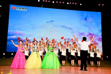 保险企业唱红歌庆国庆