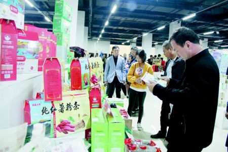 点击放大 高新区扶贫产品亮相扶贫展销会