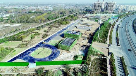广州路公交枢纽站候车大厅封顶